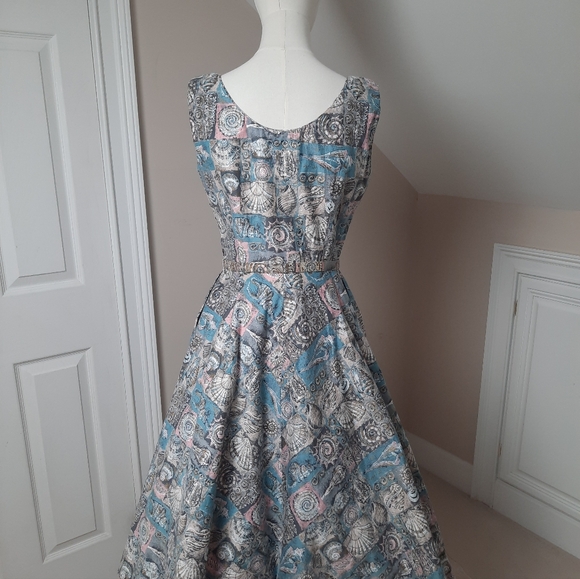 Vintage 1950s Sidney Kramer Seashell Dress - Picture 5 of 11